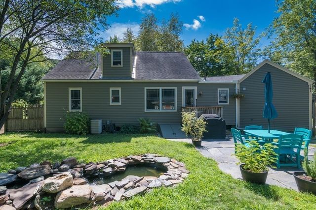 2 Lakeview Ave, Granby, MA 01033