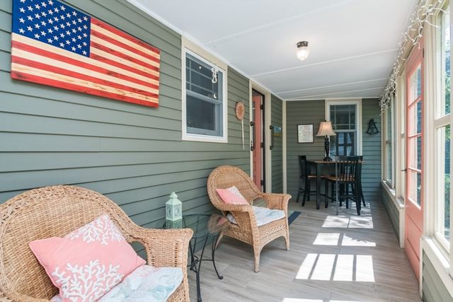 2 Lakeview Ave, Granby, MA 01033