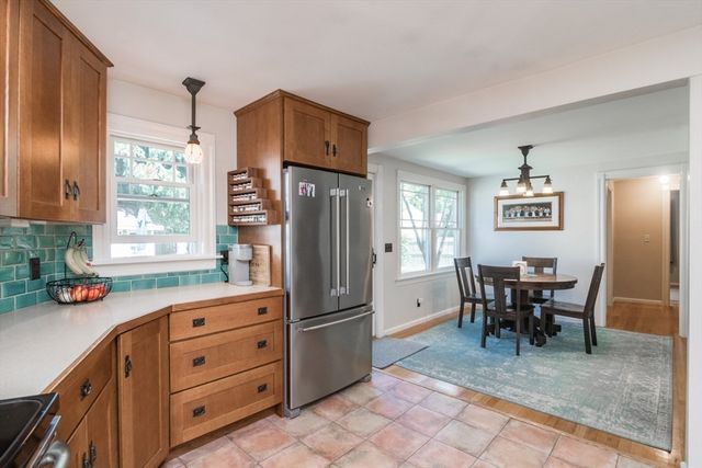 2 Lakeview Ave, Granby, MA 01033