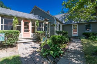 2 Lakeview Ave, Granby, MA 01033