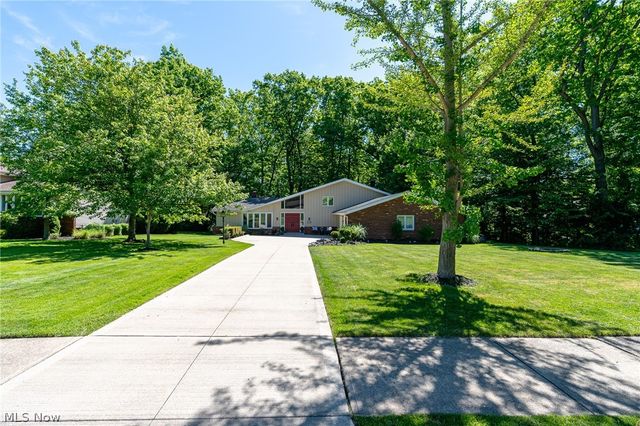 9124 Meadow Lane, Brecksville, OH 44141
