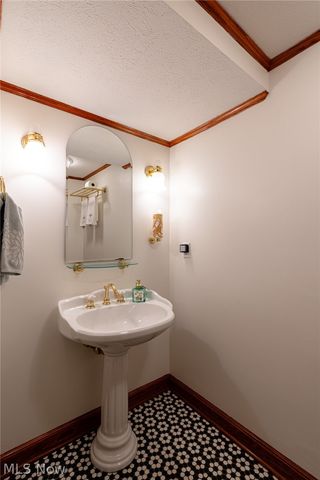 9124 Meadow Lane, Brecksville, OH 44141
