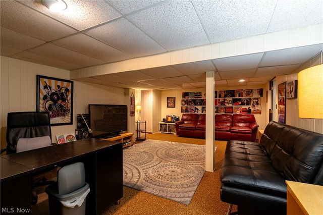 9124 Meadow Lane, Brecksville, OH 44141