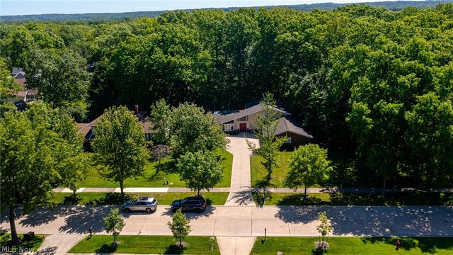 9124 Meadow Lane, Brecksville, OH 44141