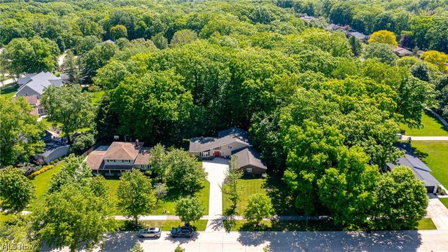 9124 Meadow Lane, Brecksville, OH 44141