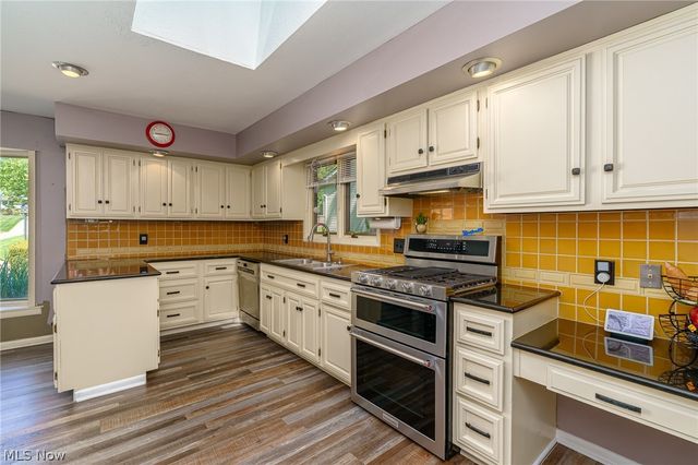 9124 Meadow Lane, Brecksville, OH 44141