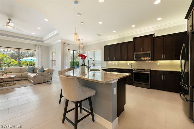 3606 Santaren CT, Naples, FL 34119