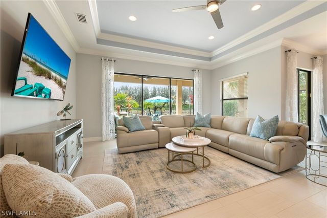 3606 Santaren CT, Naples, FL 34119