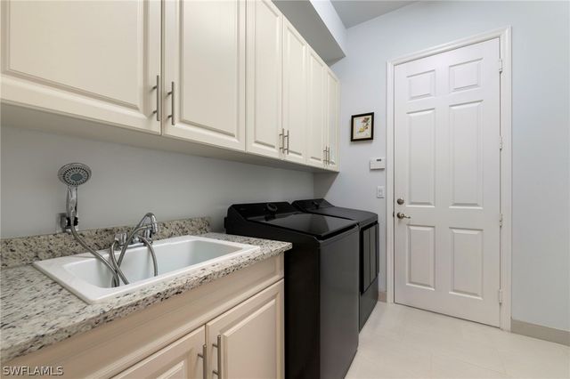 3606 Santaren CT, Naples, FL 34119