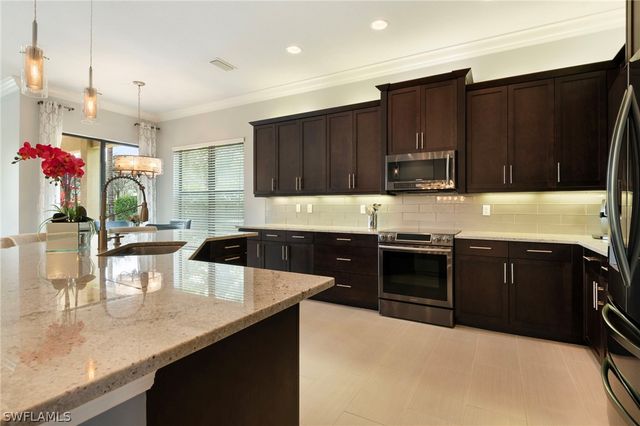 3606 Santaren CT, Naples, FL 34119