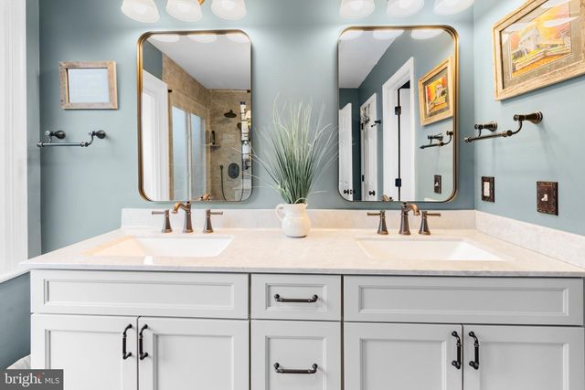 1 CREEKWAY LN, Fredericksburg, VA 22405