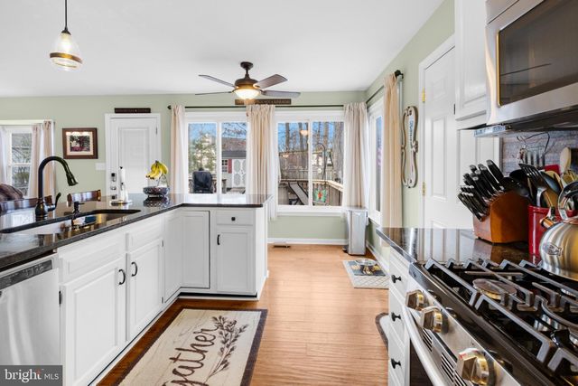 1 CREEKWAY LN, Fredericksburg, VA 22405