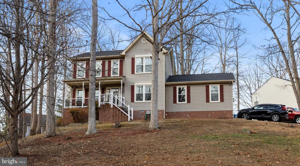 1 CREEKWAY LN, Fredericksburg, VA 22405