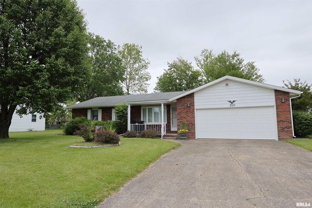 Image 1 of property listing at 310 WOODLAND Drive, Salem, IL 62881