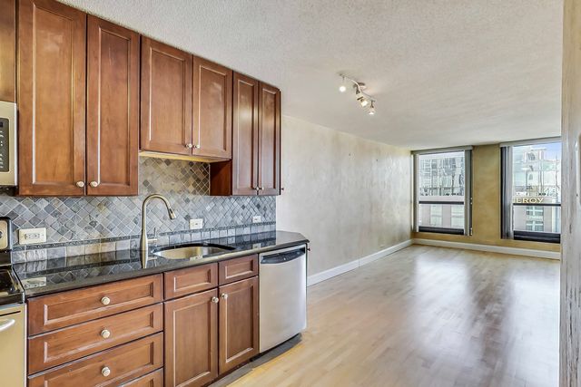 1030 N STATE Street 13D, Chicago, IL 60610