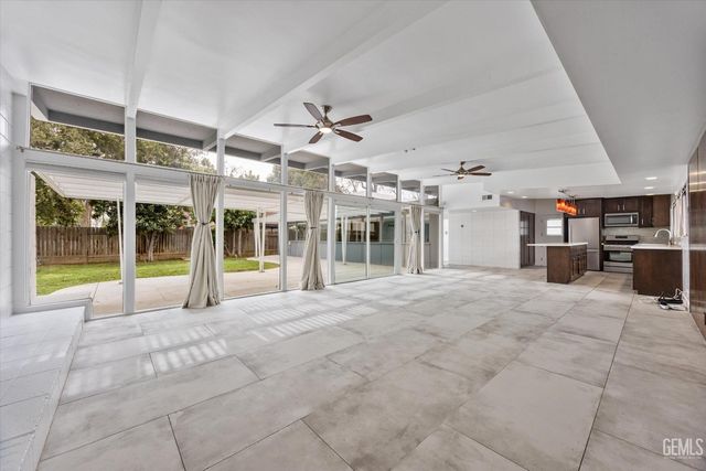 1815 Ridgewood Drive, Bakersfield, CA 93306