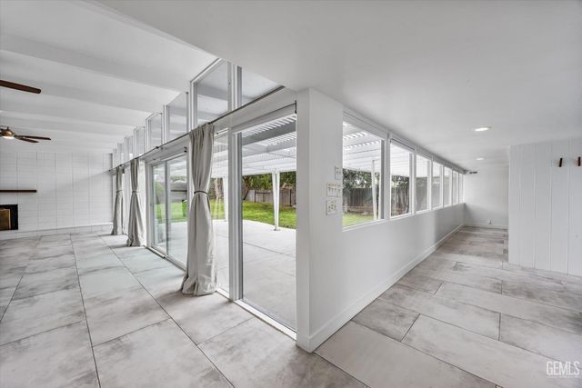 1815 Ridgewood Drive, Bakersfield, CA 93306