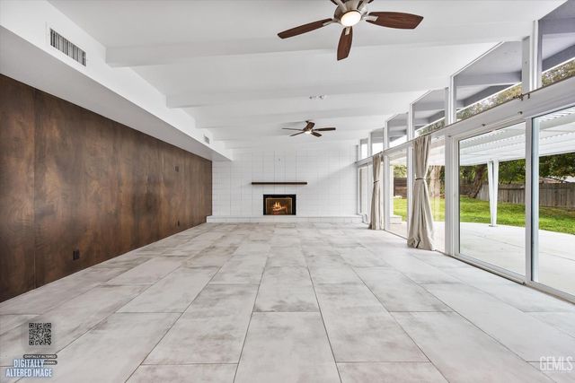 1815 Ridgewood Drive, Bakersfield, CA 93306