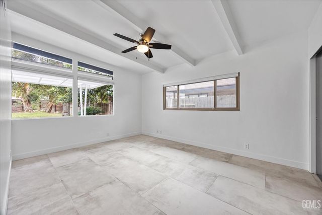 1815 Ridgewood Drive, Bakersfield, CA 93306