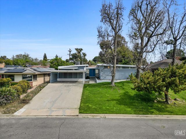 1815 Ridgewood Drive, Bakersfield, CA 93306
