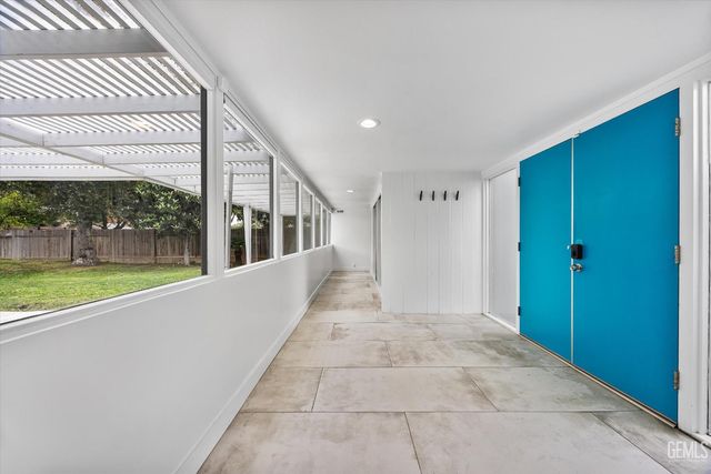 1815 Ridgewood Drive, Bakersfield, CA 93306