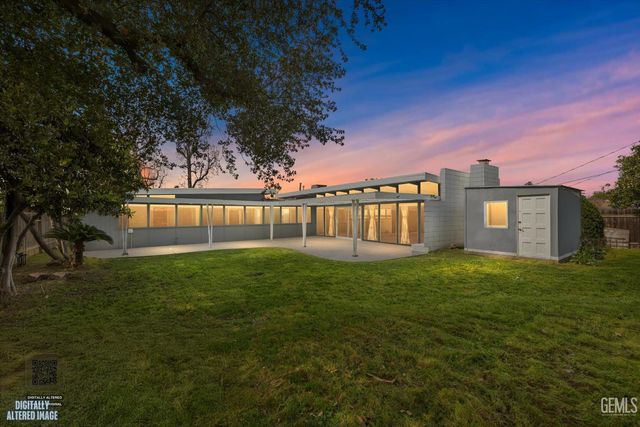 1815 Ridgewood Drive, Bakersfield, CA 93306