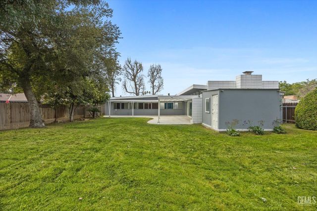 1815 Ridgewood Drive, Bakersfield, CA 93306