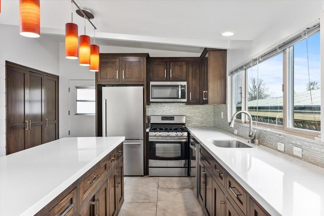 1815 Ridgewood Drive, Bakersfield, CA 93306