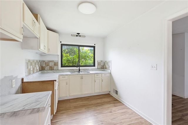10013 Bellaire Avenue, Kansas City, MO 64134