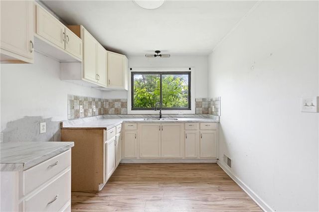 10013 Bellaire Avenue, Kansas City, MO 64134