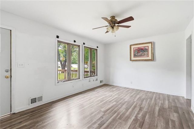 10013 Bellaire Avenue, Kansas City, MO 64134