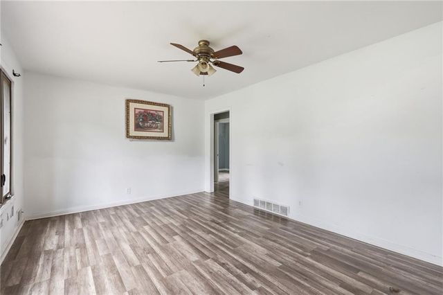 10013 Bellaire Avenue, Kansas City, MO 64134