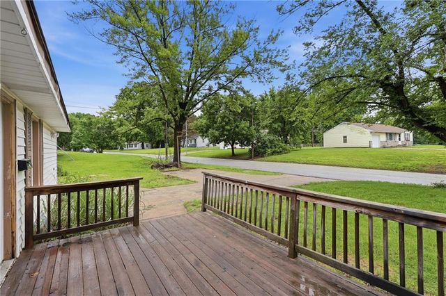 10013 Bellaire Avenue, Kansas City, MO 64134