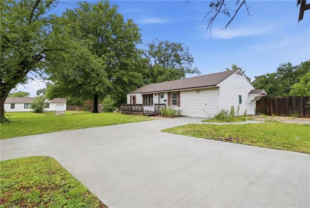 10013 Bellaire Avenue, Kansas City, MO 64134