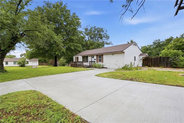 10013 Bellaire Avenue, Kansas City, MO 64134