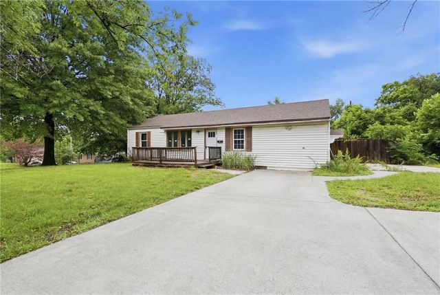 10013 Bellaire Avenue, Kansas City, MO 64134