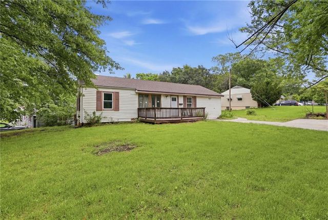 10013 Bellaire Avenue, Kansas City, MO 64134