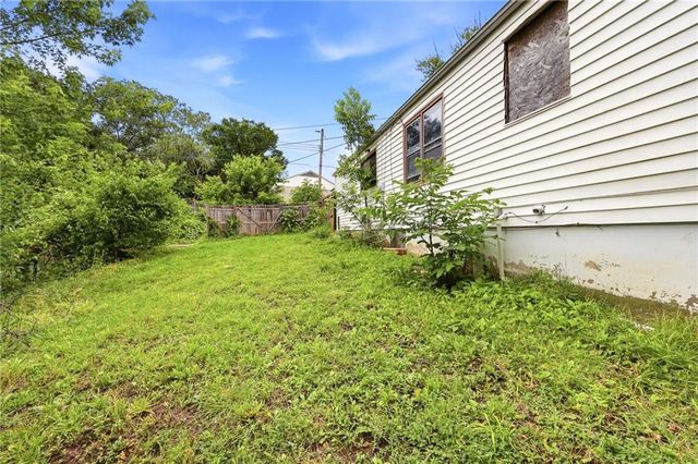10013 Bellaire Avenue, Kansas City, MO 64134