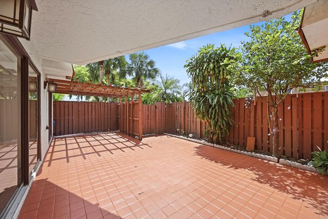 8337 N Coral Circle, North Lauderdale, FL 33068