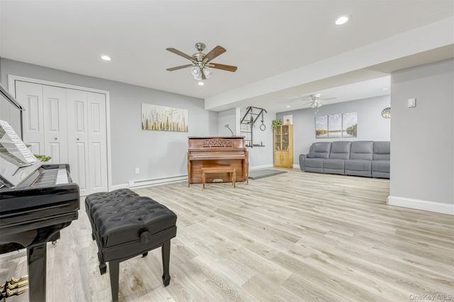 8 Windsor Circle, New City, NY 10956