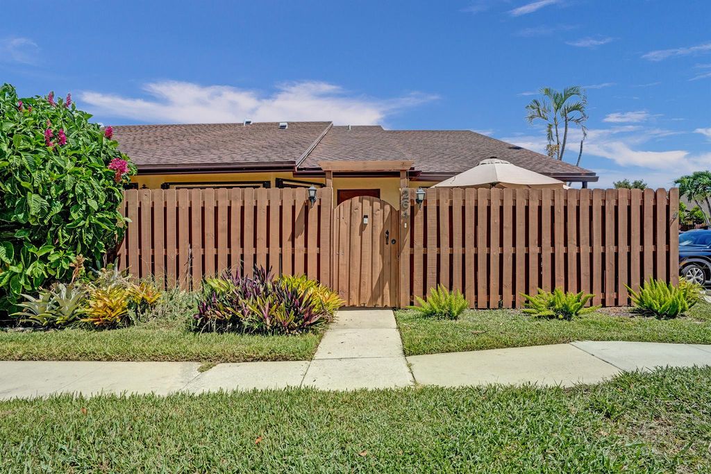 264 Springdale Circle, Palm Springs, FL 33461