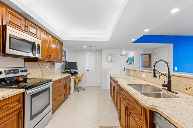 825 Egret Circle 504, Delray Beach, FL 33444