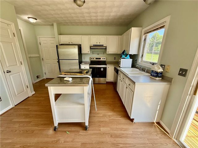 125 Goldenrod Drive, Middletown, RI 02842