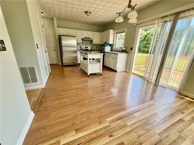 125 Goldenrod Drive, Middletown, RI 02842