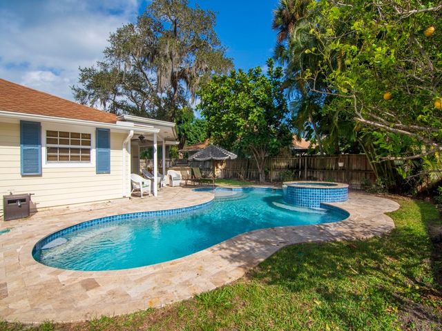 726 Flamevine Lane, Vero Beach, FL 32963
