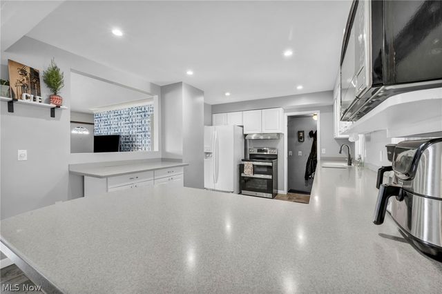 9850 Boundary Lane, Parma, OH 44130