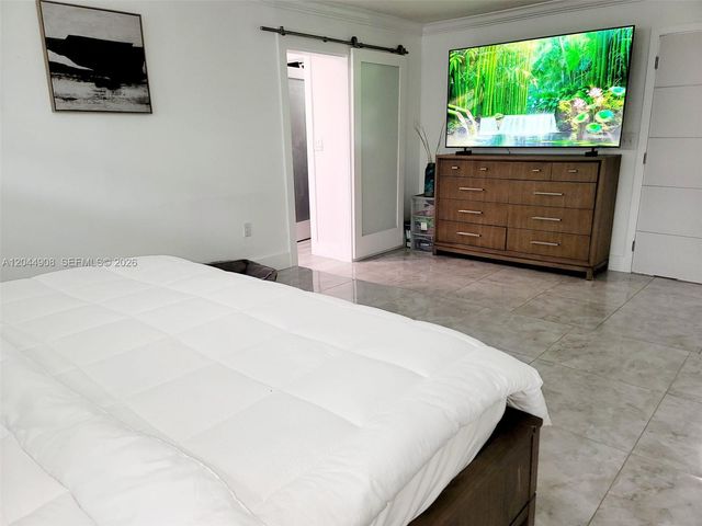 6324 NW 201st Ln, Hialeah, FL 33015
