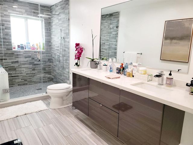 6324 NW 201st Ln, Hialeah, FL 33015