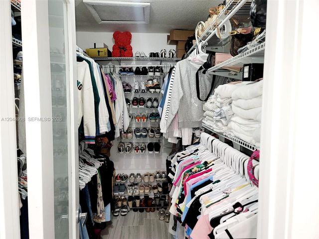 6324 NW 201st Ln, Hialeah, FL 33015