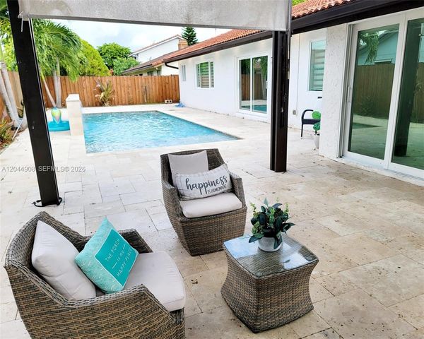 6324 NW 201st Ln, Hialeah, FL 33015